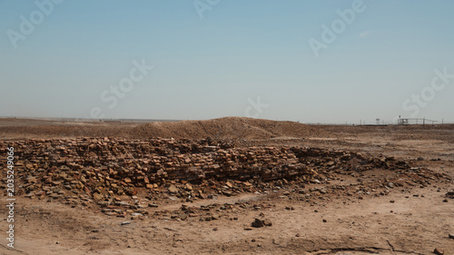 Foto Exploring the ancient ruins of Ziggurat of Ur in Iraq during a clear day
