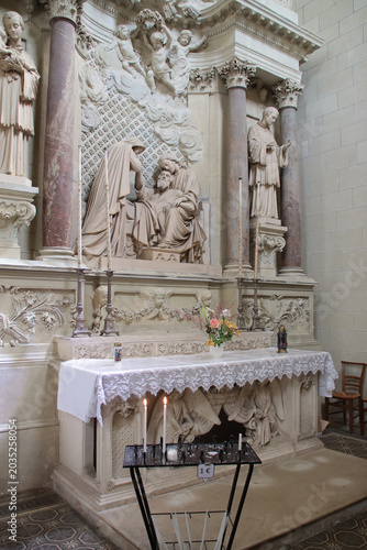 Foto altar and altarpiece in an abbey church in saint-florent-le-vieil in france