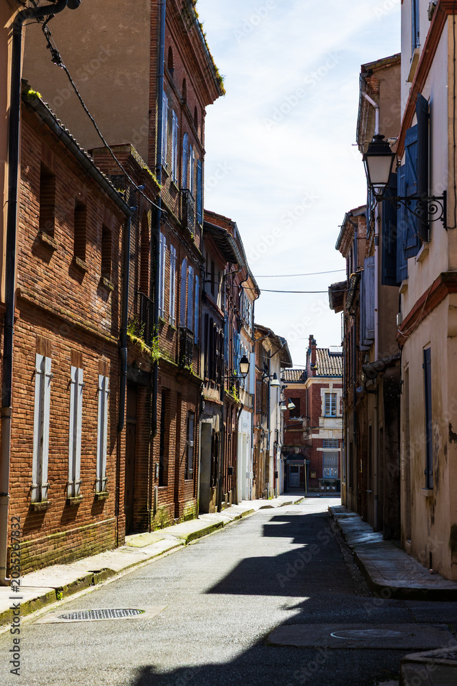 Naklejka premium Alleyways in the historic center of Villemur-sur-Tarn with its red brick facades