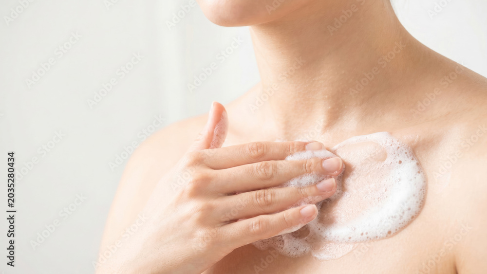 Naklejka premium Gentle Foaming Cleanser Application on Collarbone and Lower Neck Area for Healthy Skin