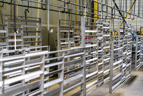 Foto Rows of aluminium louvre panels stored in an industrial workshop