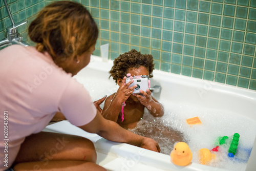 Fotografie Child photographing in bubble bath.