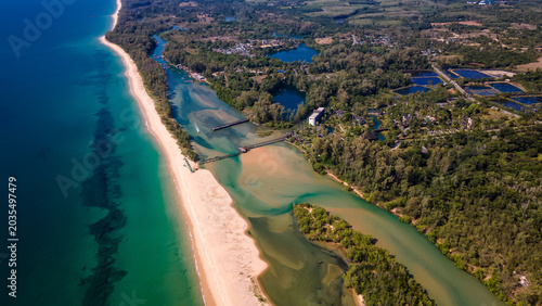 Fotografía High altitude drone view of coastal landscape with mountains, sea and fields