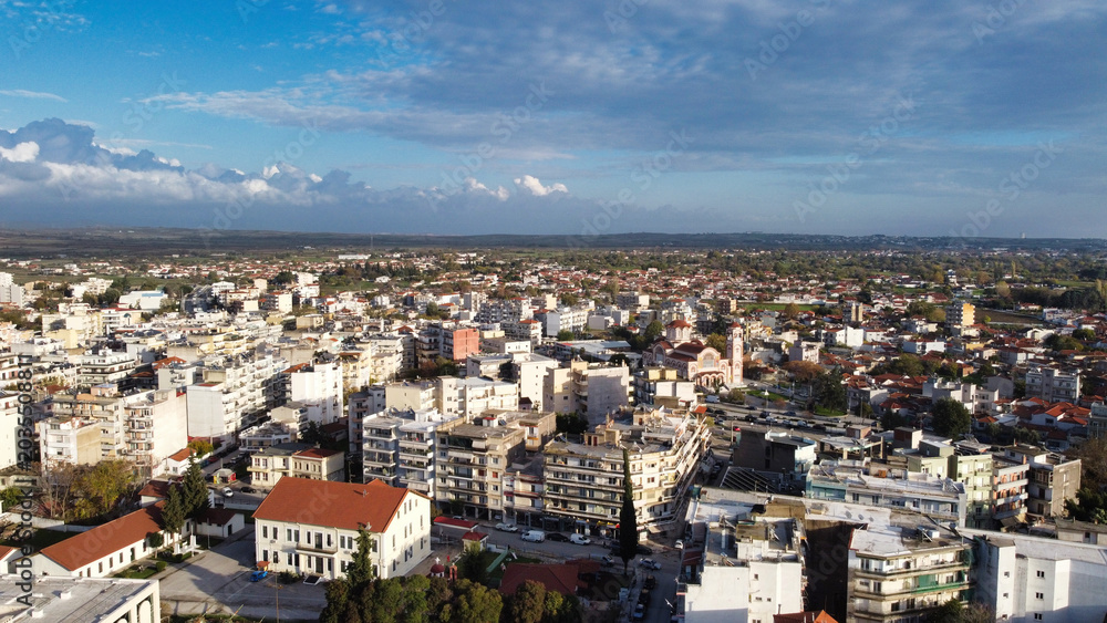 Obraz premium the town square of Komotini taken from a high at sunset