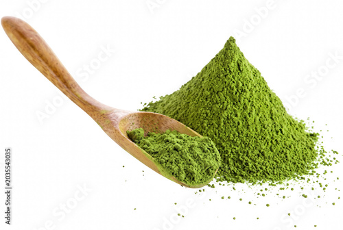 Foto Pure organic matcha green tea powder with wooden spoon