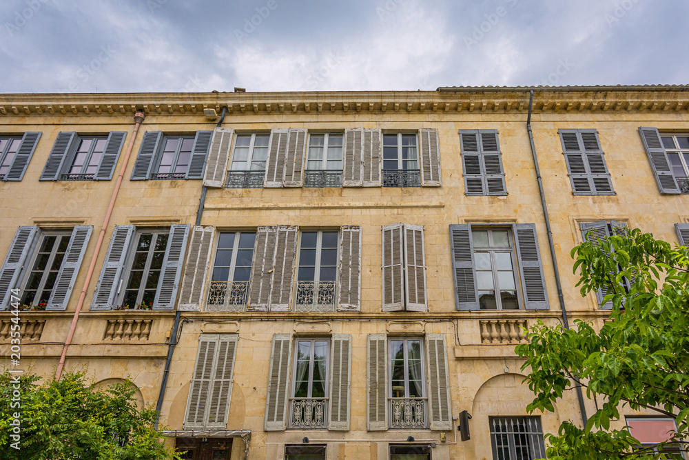 Fototapeta premium Dans les rues de Nîmes dans le Gard en France