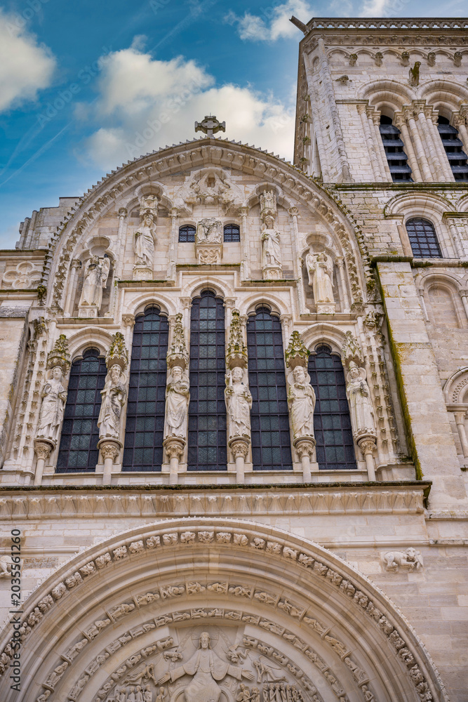 Obraz premium The Abbey of Vézelay, now known as the Basilica of Saint Mary Magdalene of Vézelay, is a Benedictine and Cluniac monastery in Vézelay in the French department of Yonne.