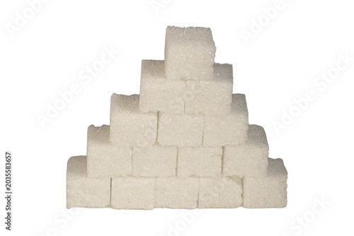 Foto Geometric pyramid stack of crystalline refined white sugar cubes