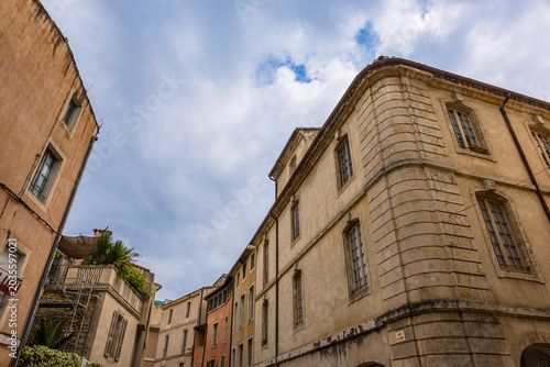Foto Dans les rues de Nîmes dans le Gard en France