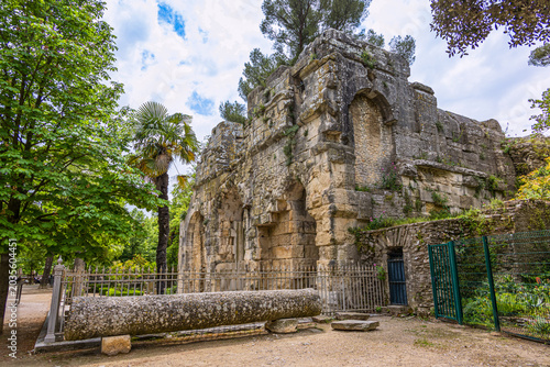 Le Temple de Diane dans les Jardins de La Fontaine à Nîmes dans le Gard en France