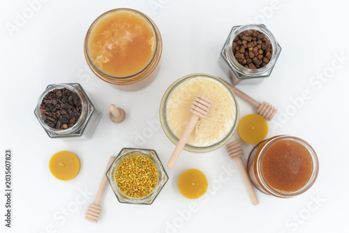 Tableau sur toile Assortment of honey jars and bee products on white background