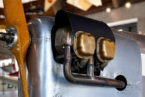 Obraz na płótnie Detailed view of a classic aircraft engine with propeller mounted on a single-seat airplane from the 1950s
