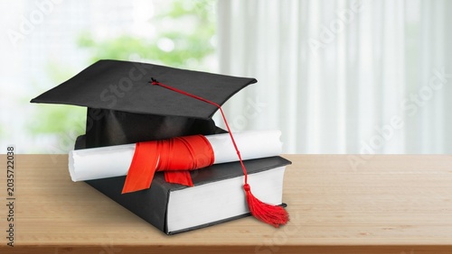 Bild auf Leinwand Graduation hat, diploma and reading books
