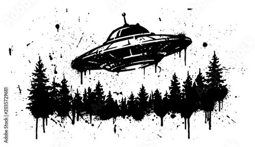 Foto UFO flying saucer over pine forest trees in dripping ink and grunge splatter sty