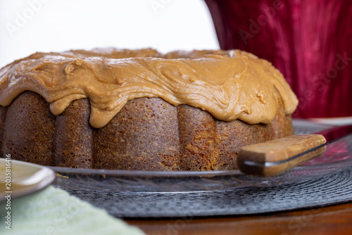 Fotografija Vanilla Pound Cake Bundt with Caramel Frosting Drizzle
