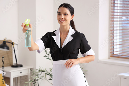Young chambermaid with air ...