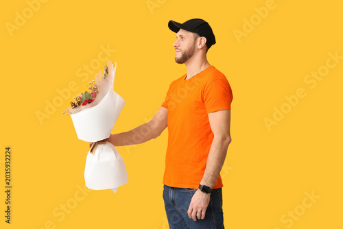 Young delivery man with bou...