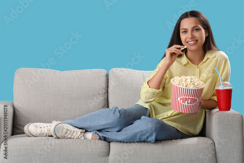 Young woman with popcorn wa...