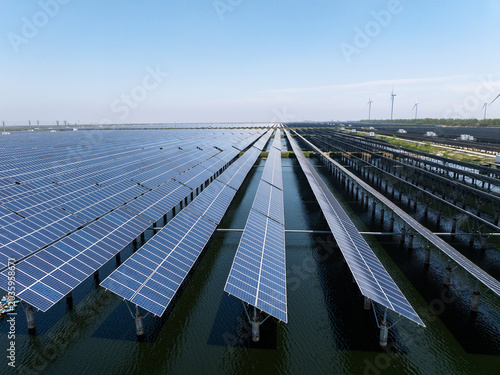 Fotografía Aerial view of floating solar photovoltaic power panels array in Nantong water