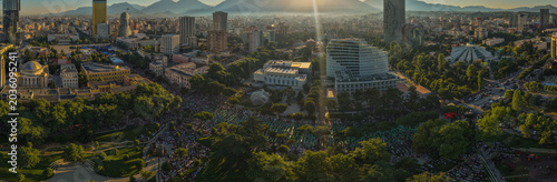 Foto Thousands of Muslims gather in Tirana’s Grand Park for Eid al-Adha morning prayers on May 27, 2026, marking a significant religious celebration in Albania