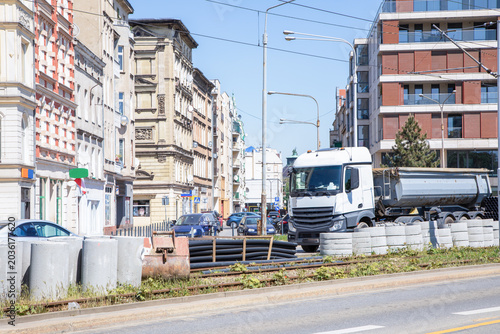 Foto Road construction and tram track renovation on a city street in Wroclaw, Poland