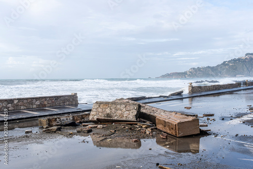 Картината върху платно the aftermath of a powerful and devastating hurricane on a sea shore
