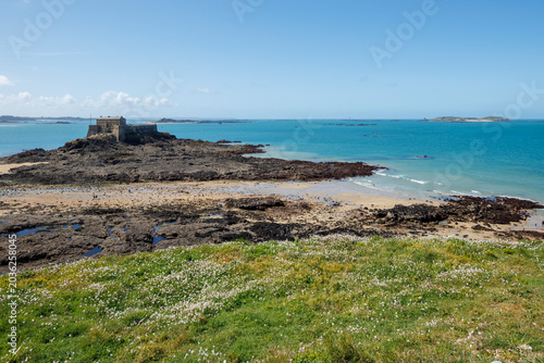 Fényképezés Vue du fort du Petit Bé à marée basse à Saint-Malo, en Bretagne