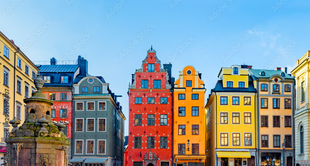 Obraz premium Historische Fassaden in der Altstadt von Stockholm in Schweden
