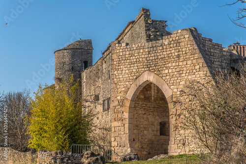 Porte d'Aval dans les murailles de la cité templière de La Couvertoirade sur le plateau du Larzac, Aveyron, France
