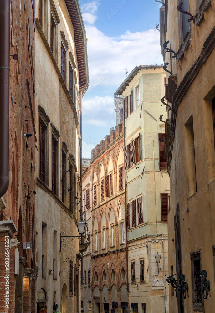 Fototapeta premium Narrow Streets and Architecture, Siena, Italy