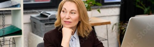 Fotografi Elegant woman in a modern office deep in thought during a productive workday
