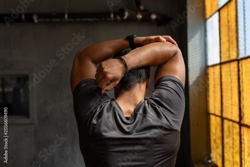 Fotografía Man stretching in industrial gym.
