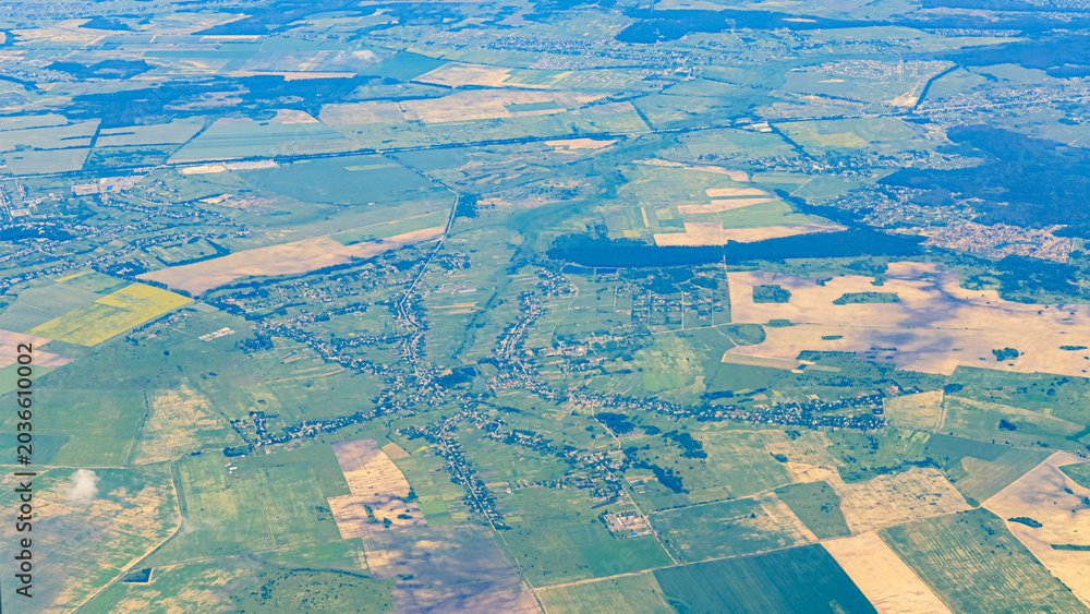 Naklejka premium Bird's eye view of rural area with fields and small towns during daytime in North America