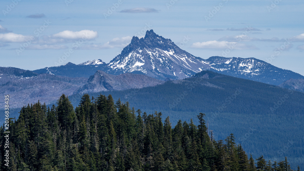 Obraz premium Three-fingered Jack - Part of the Oregon Cascades