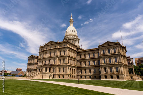 Obraz na plátne Michigan State Capitol Lansing Aerial View of Historic Dome and Michigan Governm