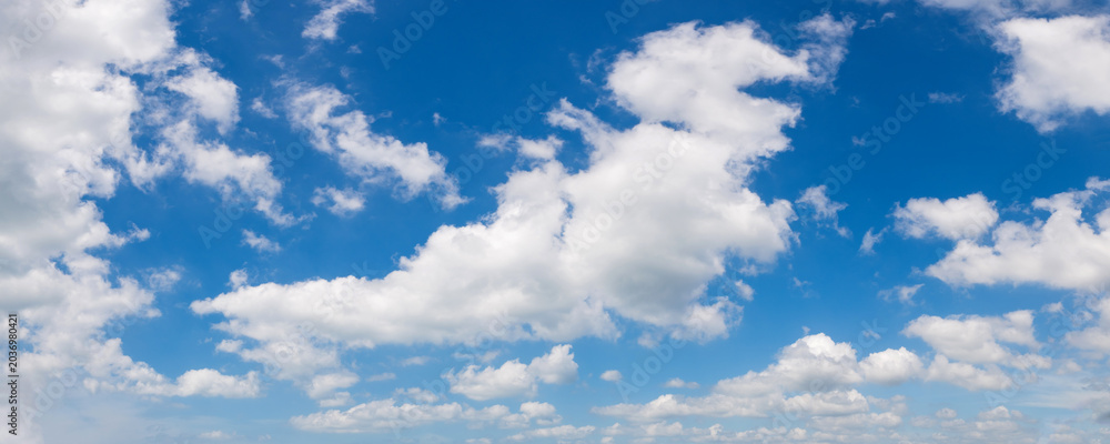 Obraz premium Wide angle panorama of beautiful sky with cumulus clouds over a clear horizon.