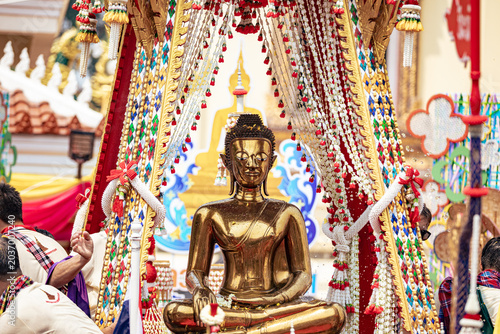 Fotografía The annual Nong Khai Grand Songkran Festival, themed Songkran of the White Clot