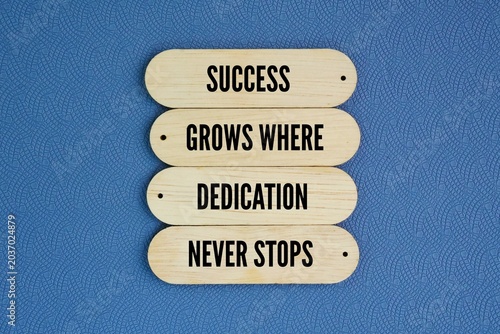 Foto Words or quotes of inspiration and motivation to succeed Success grows where dedication never stops