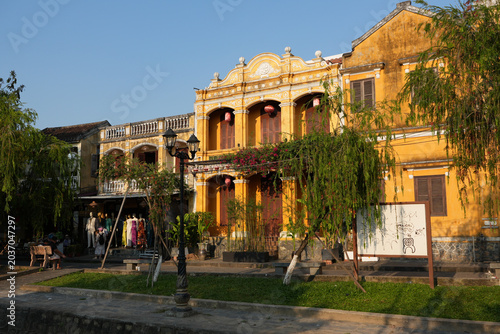 Quadro em tela Daytime view of traditional colonial yellow architecture with decorative facades