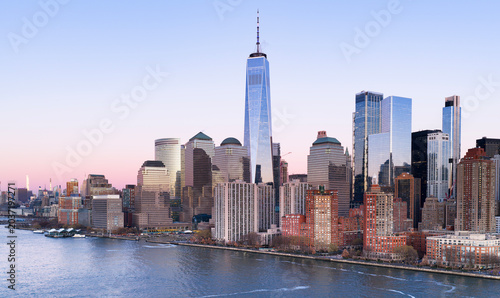 Canvastavla Manhattan skyline with Tower at dusk