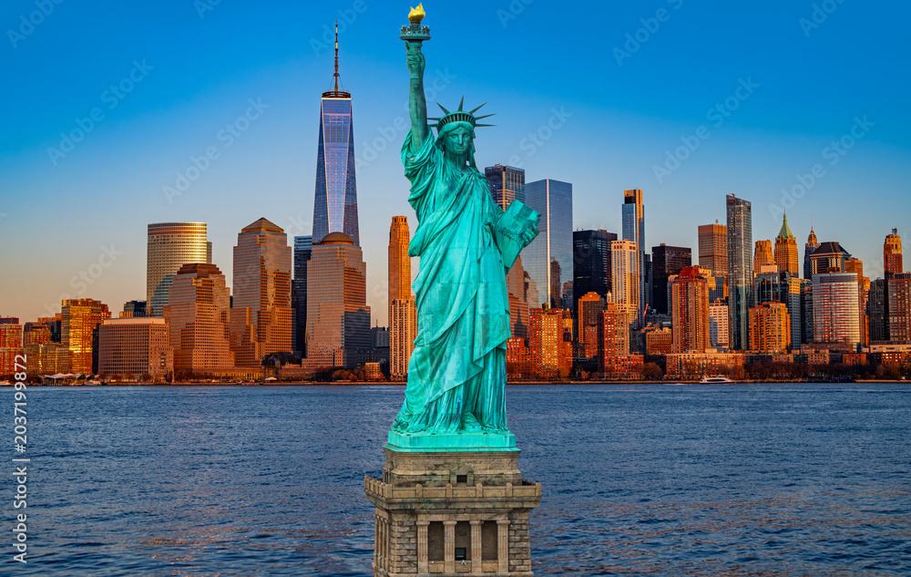 Obraz premium NYC panoramic cityscape and Statue of Liberty. Manhattan towers and Statue of Liberty. Evening with the Statue of Liberty. Symbol of Freedom in USA. New York City panorama with Liberty Statue.