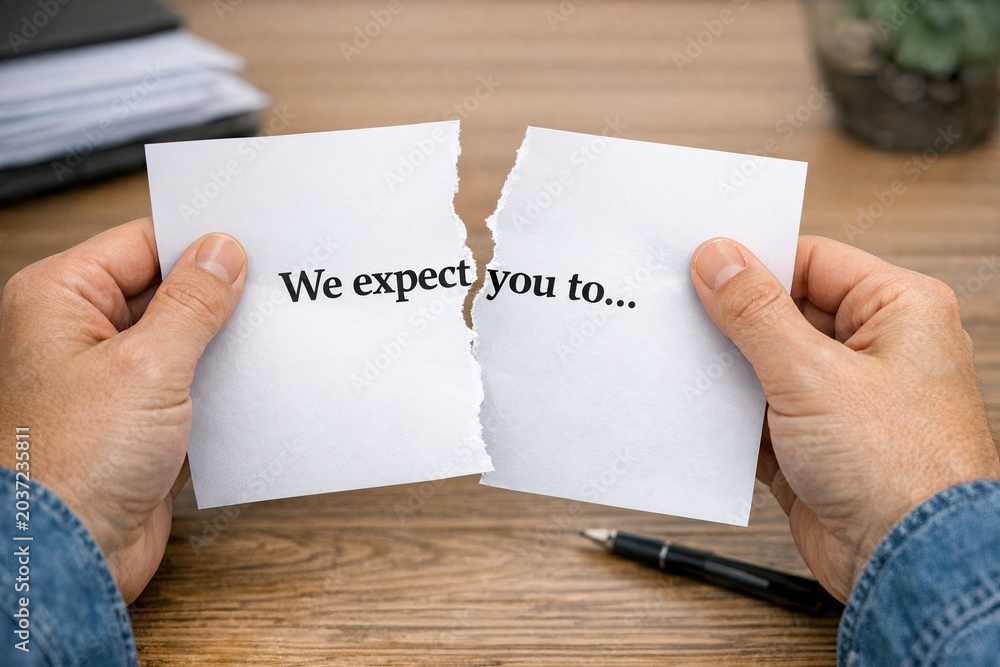 Obraz premium A person holding a mysterious letter, possibly containing important information