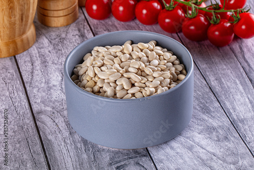 фотографія Raw white beans for cooking