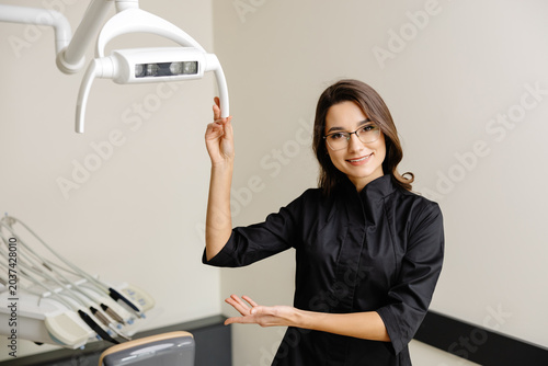 Valokuva Portrait of young female dentist in modern clinic