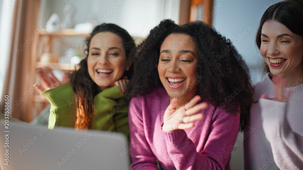 Obraz premium Cheerful ladies greeting laptop camera starting virtual conference home closeup.