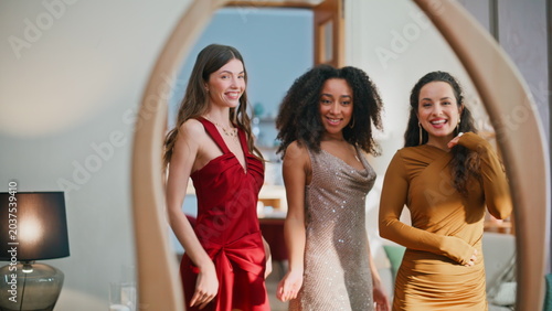 Fotografie Three ladies posing mirror wearing luxurious dresses