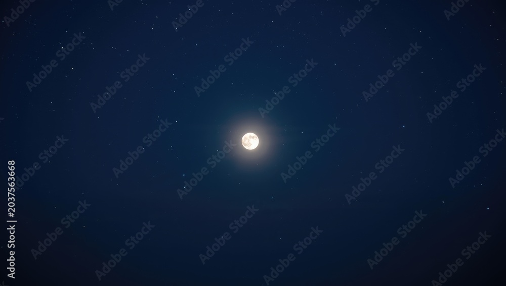 Obraz premium Clear night with glowing full moon above