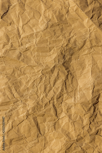 Braunes Packpapier mit Knicken