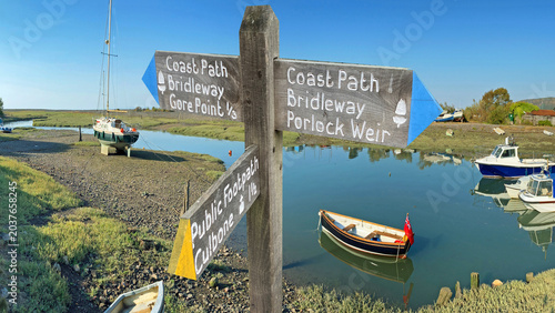 Schilderij op canvas Signpost for the South West coast path at Porlock weir , Somerset, Uk
