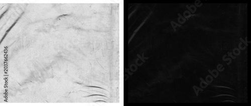 Φωτογραφία Crumpled plastic texture on black background, wrinkled cellophane wrap overlay,